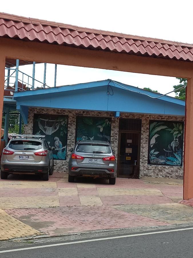 Hotel La Uvita 利蒙港 外观 照片
