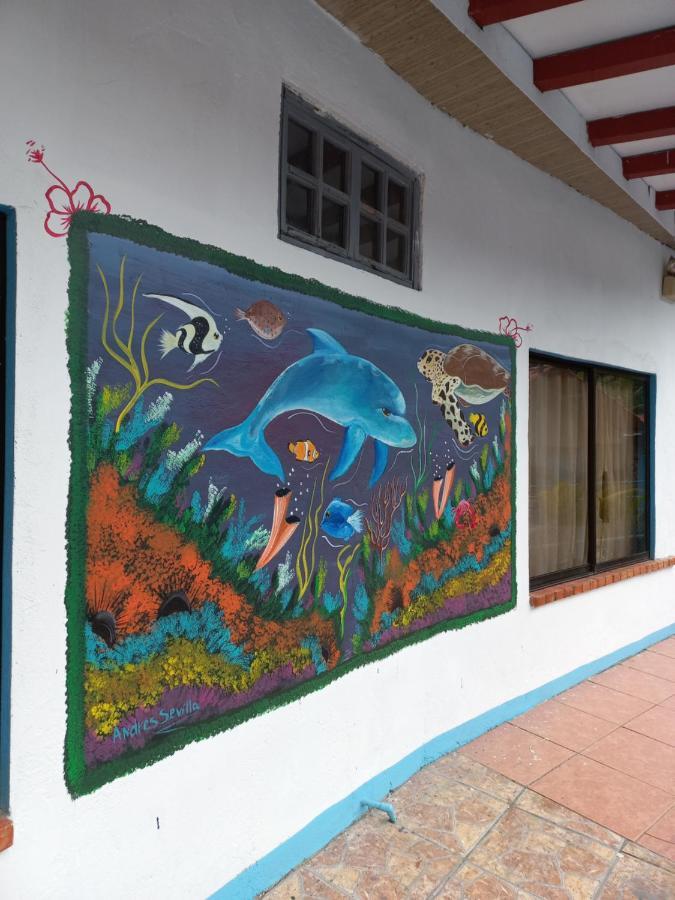 Hotel La Uvita 利蒙港 外观 照片