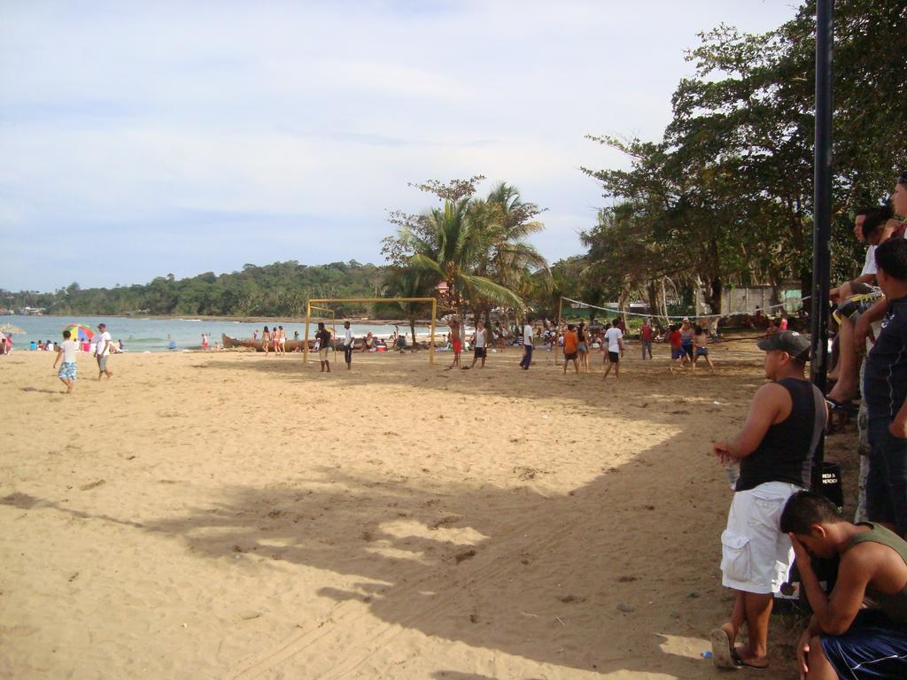 Hotel La Uvita 利蒙港 外观 照片