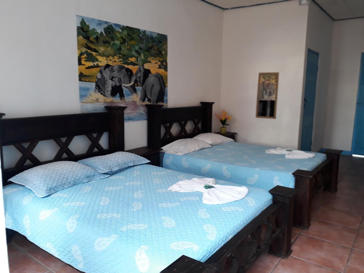 Hotel La Uvita 利蒙港 外观 照片
